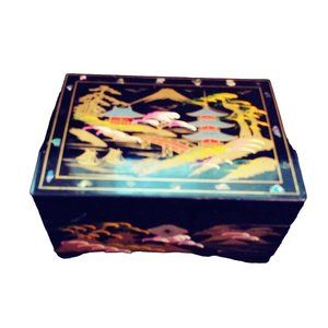Musical jewelry box with 1 paux pearl necklace included